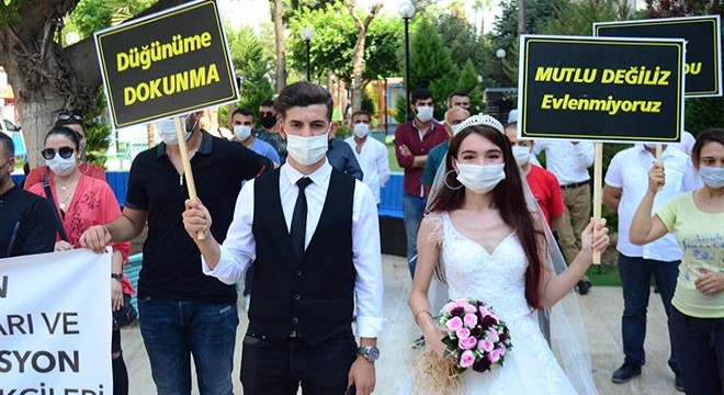 Temsili gelin ve damat ile 'düğünler tedbirli başlasın' talebi