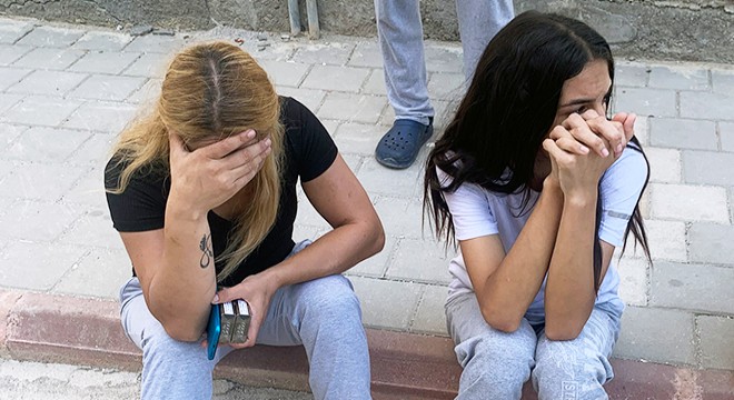 Terk edilince evi ateşe verdi