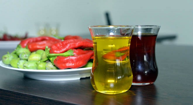 Tescilli Maraş biberli zeytinyağı yaptı