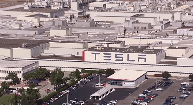 Tesla fabrikasında yüzlerce kişi Kovid-19 a yakalandı