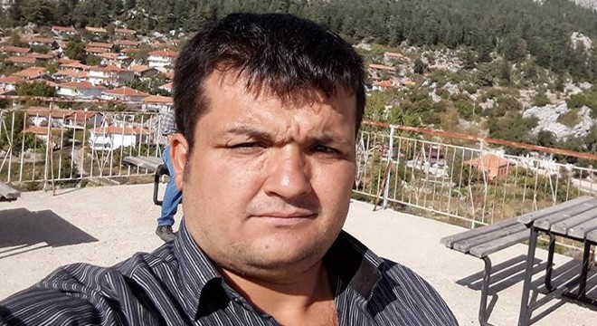 Testeresi elektrik tellerine temas eden işçi öldü