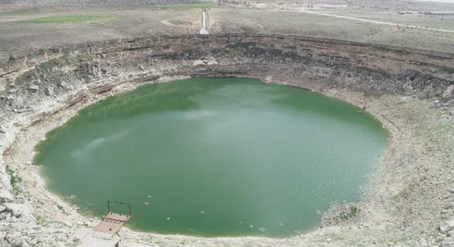 Timraş Obruk Gölü'nün suyu 8 metre azaldı