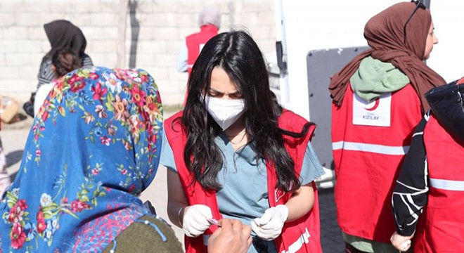 Tıp Bayramı'nda Kızılay hekimleri köyleri dolaştı