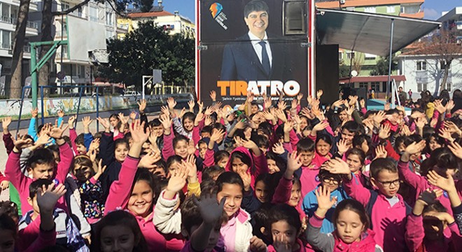 Tiyatro etkinlik TIR ı ilçelerde