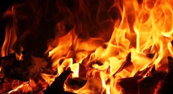 Tokat'ta, 5 katlı binada çatı yangını