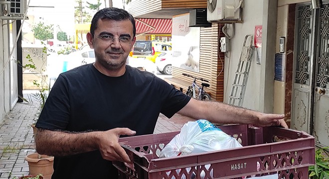 Topladığı teneke kutularla Uganda da su kuyusu açtıracak