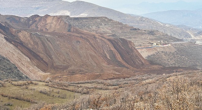 Toprak altında kalan 9 işçiyi arama çalışmalarında 2’nci gün
