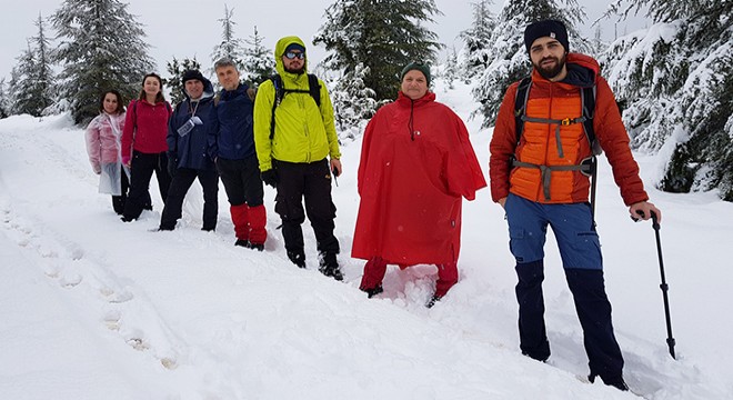 Toroslar'da kar yürüyüşü keyfi
