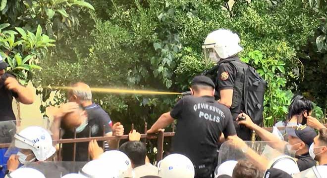 Tozkoparan'da biber gazlı müdahale