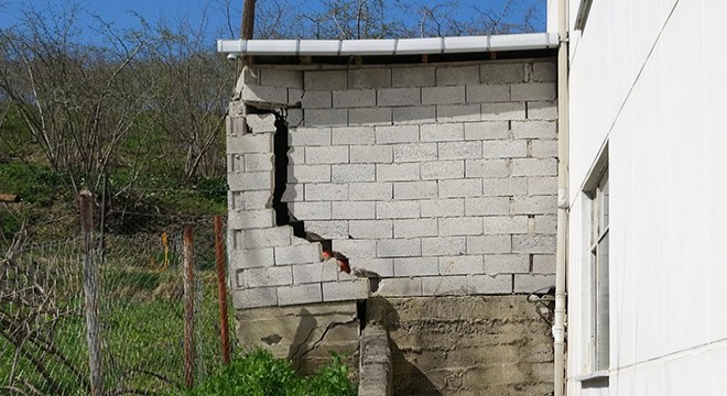 Trabzon'da, heyelanlı mahallenin halkı tedirgin