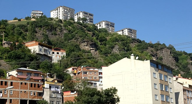 Trabzon da kaya tehlikesi; 10 ev boşaltıldı