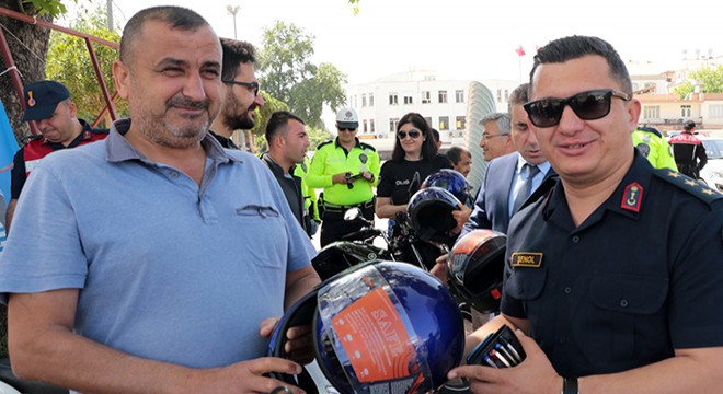 Trafik Haftası'nda ücretsiz kask dağıtıldı