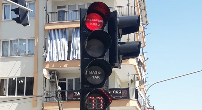 Trafik ışıklarında koronavirüs uyarısı