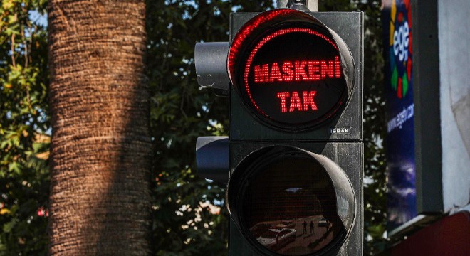 Trafik ışıklarında 'maske' uyarısı