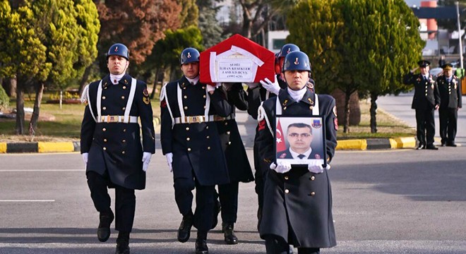 Trafik kazasında yaralanan karakol komutanı şehit oldu