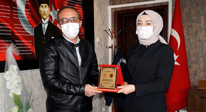 Trafik kurallarına uyan duyarlı sürücülere plaket