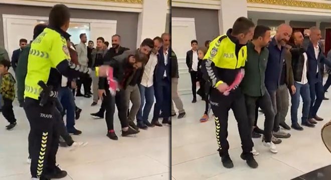 Trafik polisinin halaybaşı olduğu görüntüler ilgi çekti