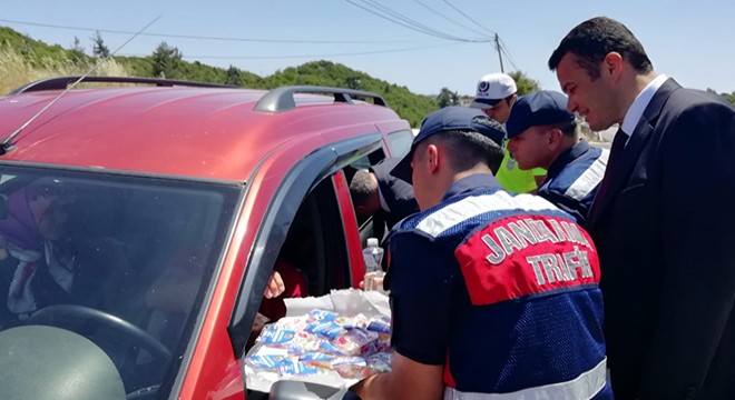 Trafik denetiminde çocuklara sürpriz