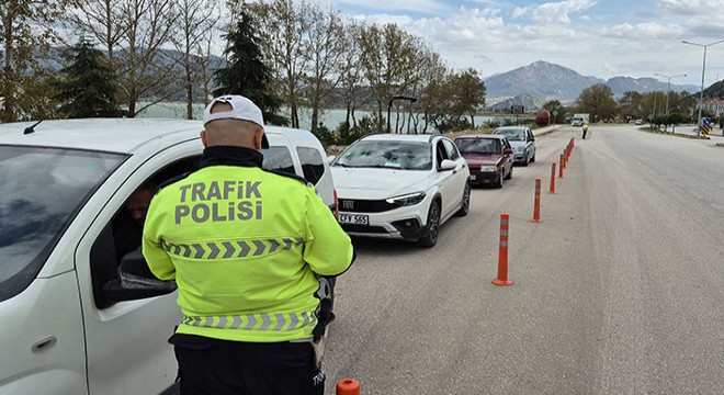 Trafik denetiminde  elma hasadı  yoğunluğu