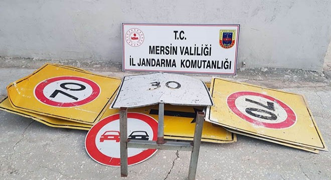 Trafik uyarı işaret levha hırsızı suçüstü yakalandı