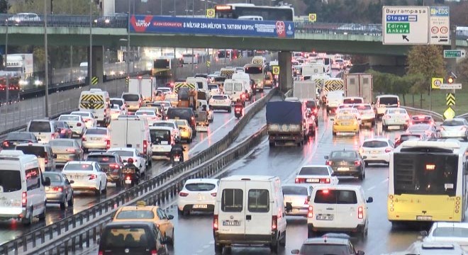 Trafikte yağmur yoğunluğu