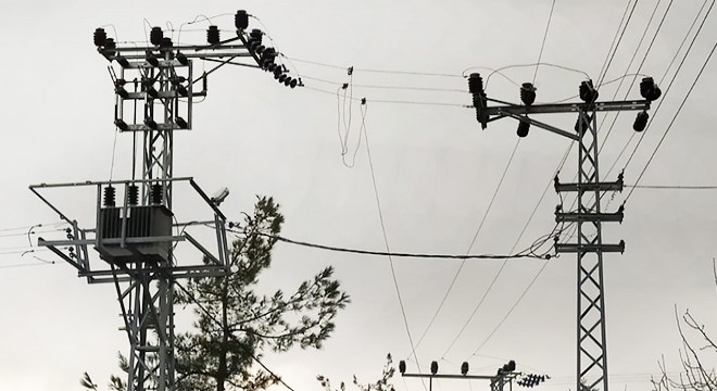 Trafo kabloları çalındı, evden çıkamayanlar elektriksiz kaldı