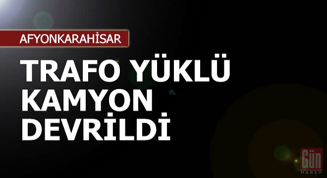 Trafo yüklü kamyon devrildi