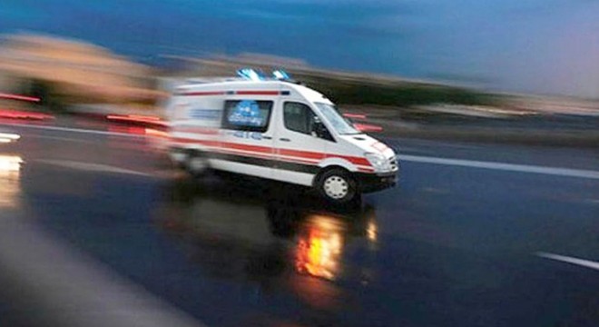 Trafoya çarpan otomobildeki 3 kişi yaralandı
