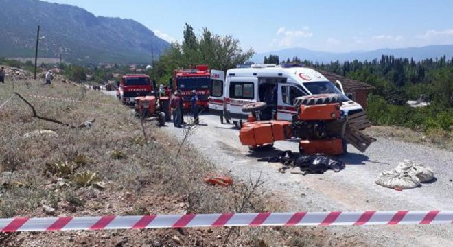 Traktör devrildi; kayınvalide öldü, gelini ve torunu yaralı