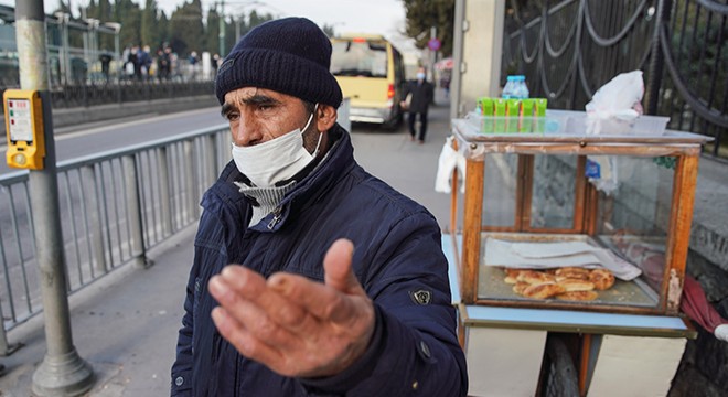 Tramvay durağında bir kişi bıçaklandı