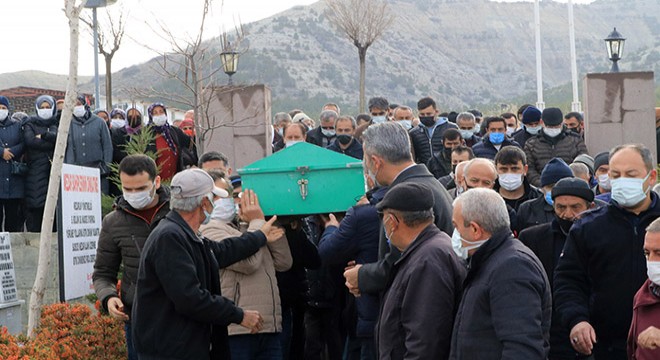 Trenin çarpmasıyla ölen Serpil, toprağa verildi