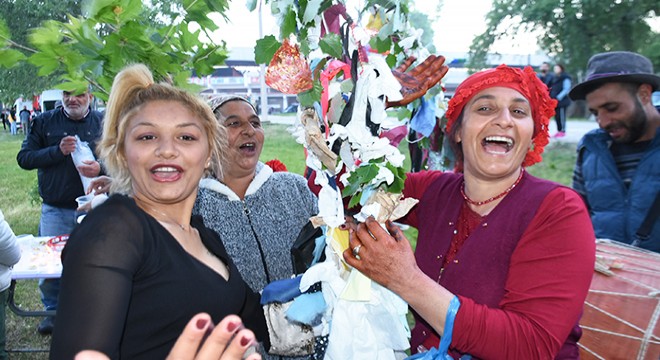 Tunca Nehri kenarında kakava kutlaması