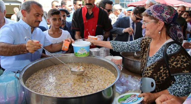 Tunceli'de 3 bin kişiye aşure ikram edildi