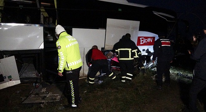 Tur otobüsü yoldan çıktı; 37 yaralı