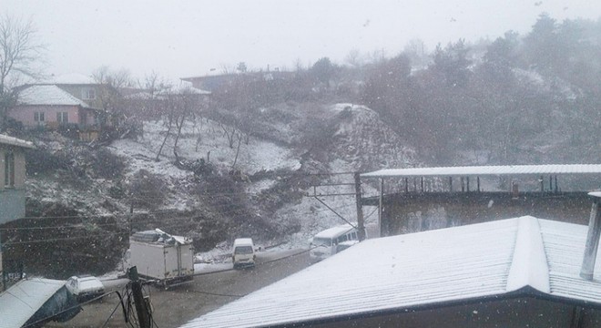 Turgutlu'nun yüksek kesimleri beyaza büründü