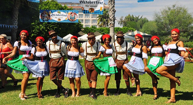 Turistler Oktoberfest'i kutladı