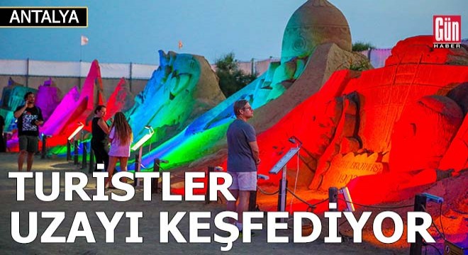 Turistler, teleskopla uzayı keşfediyor