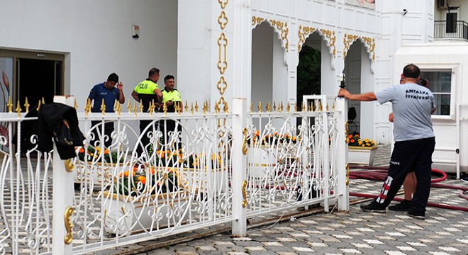 Turistlerin bulunduğu hamamda yangın