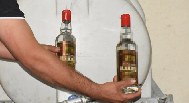 Turizm bölgeleri için sahte içki üretirken yakalandılar