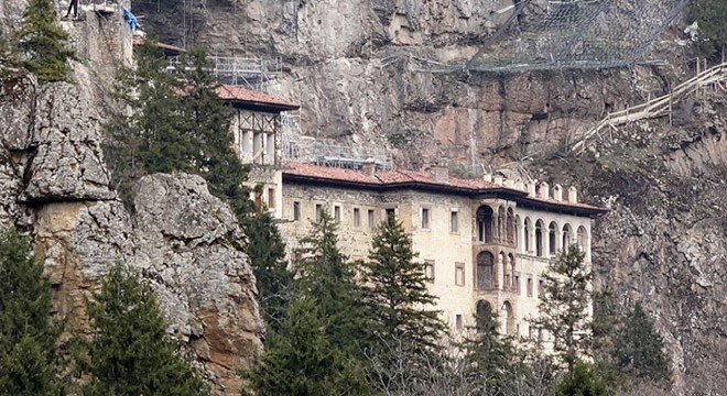 Turizmcilerin gözü Sümela Manastırı'nda