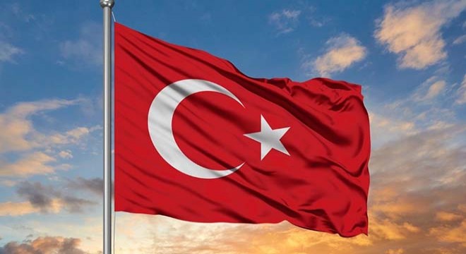 Türk bayrağı için tehlikeli tırmanış