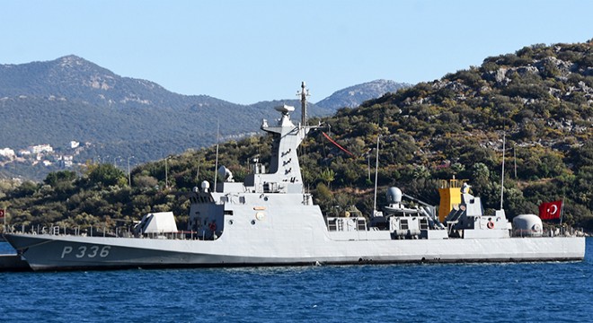 Türk fırkateyni, Kaş Limanı'nda bekleyişini sürdürüyor