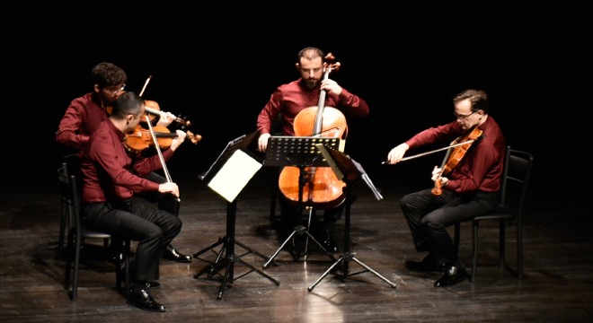 Türkan Şoray sahnesinde Borusan Quartet