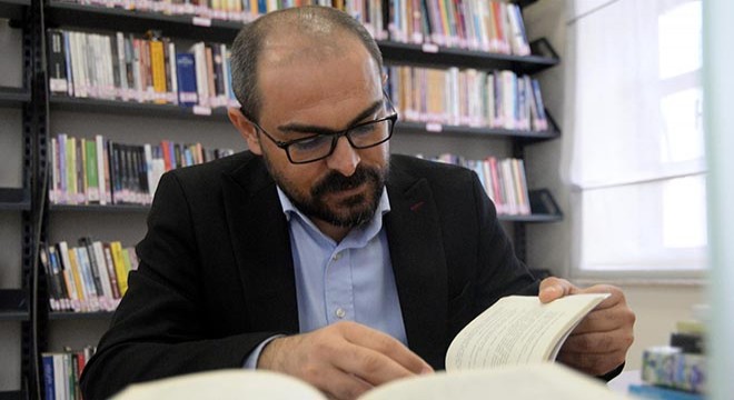 Türkçe konuşamıyordu, öğretmen oldu, 2 kitap çıkardı
