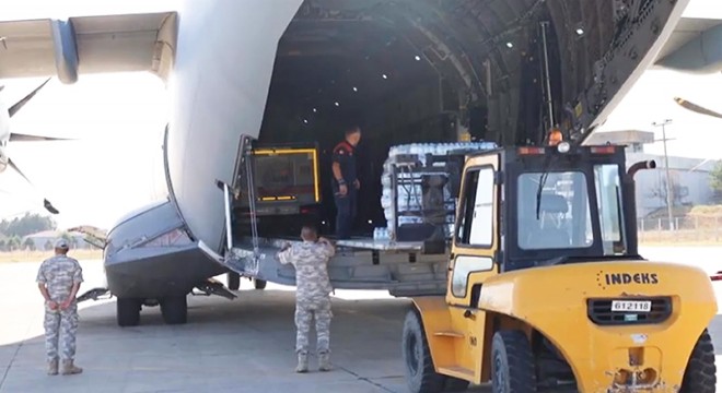 Türkiye'den depremle sarsılan Afganistan'a yardım malzemesi