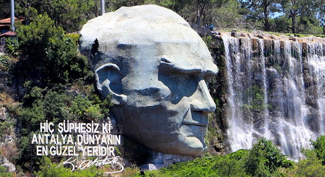Türkiye'nin en büyük Atatürk maskı zamana yenildi