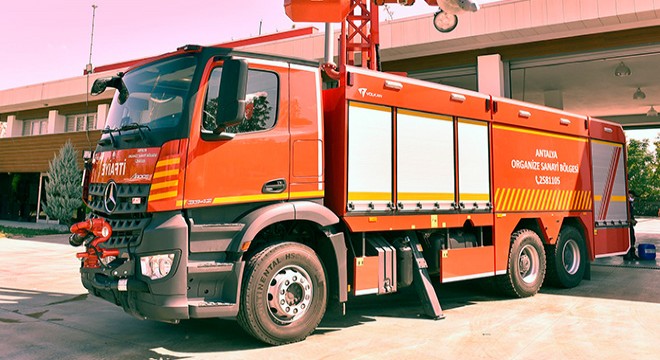 Türkiye'nin en gelişmiş itfaiye aracı Antalya OSB'de