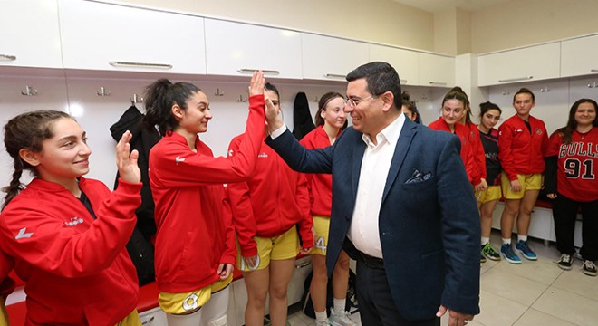 Tütüncü'den Kız Basketbol Takımı'na destek sözü