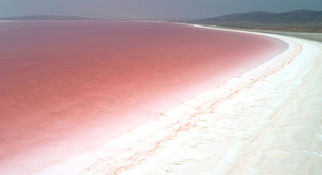 Tuz Gölü pembe renge büründü