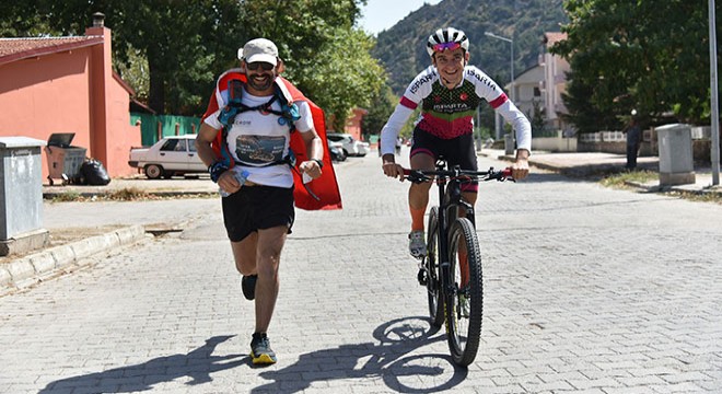 Üç sporcudan Eğirdir Gölü nde zafer yolculuğu